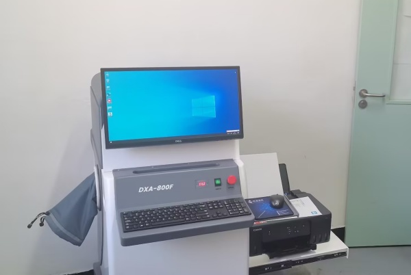 雙能X射線骨密度儀：準確測量骨密度，助力骨質(zhì)疏松防治，守護骨骼健康